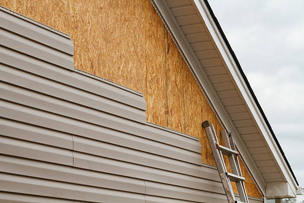 Professional Siding Repair technician working in Swampscott, MA